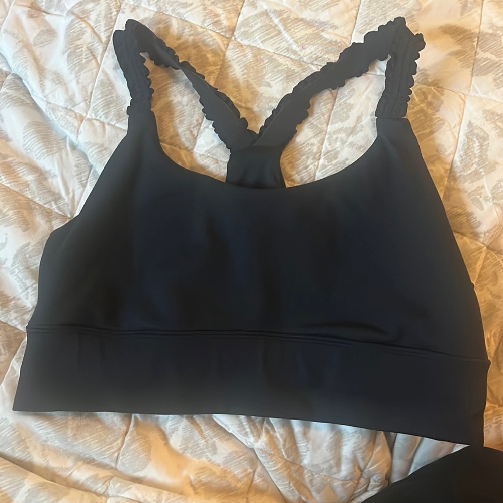 Black sports bra size small